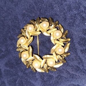 Vintage Avon Faux Pearl Wreath Brooch Pearl and Leaf Pin